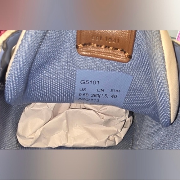 Coach women’s low line love sneakers - Picture 8 of 8